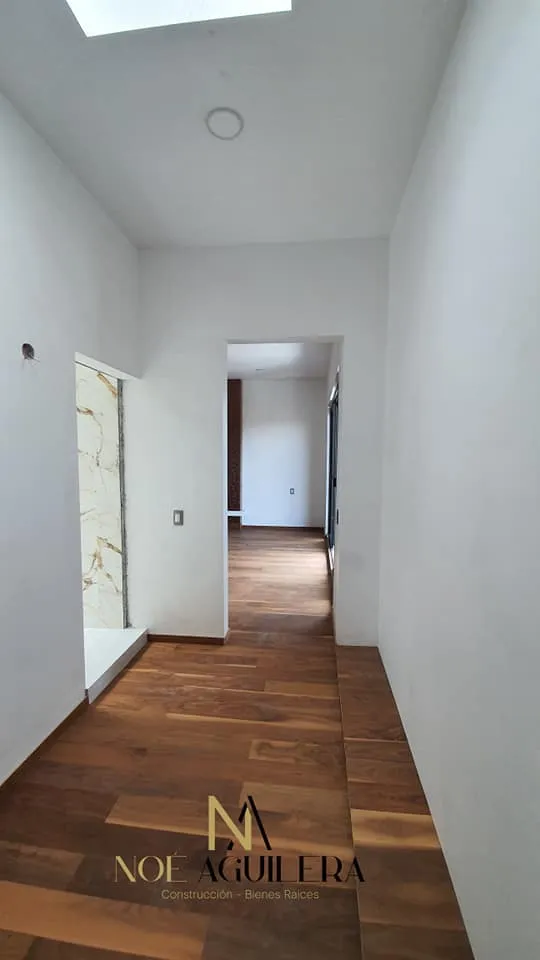 Bonita Casa estilo Moderno de 2 plantas completamente remodelada imagen 1