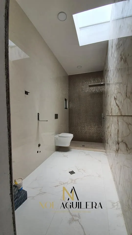 Bonita Casa estilo Moderno de 2 plantas completamente remodelada imagen 3