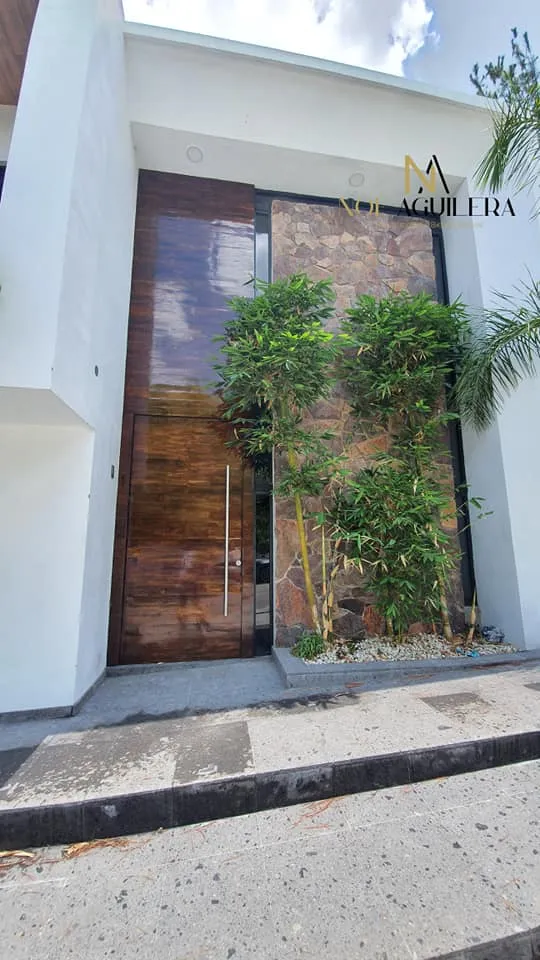 Bonita Casa estilo Moderno de 2 plantas completamente remodelada imagen 5