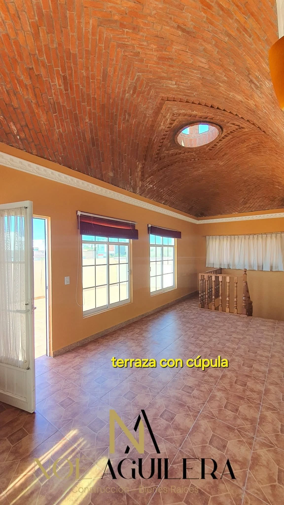 Casa con terraza grande y vista panoramica imagen 2