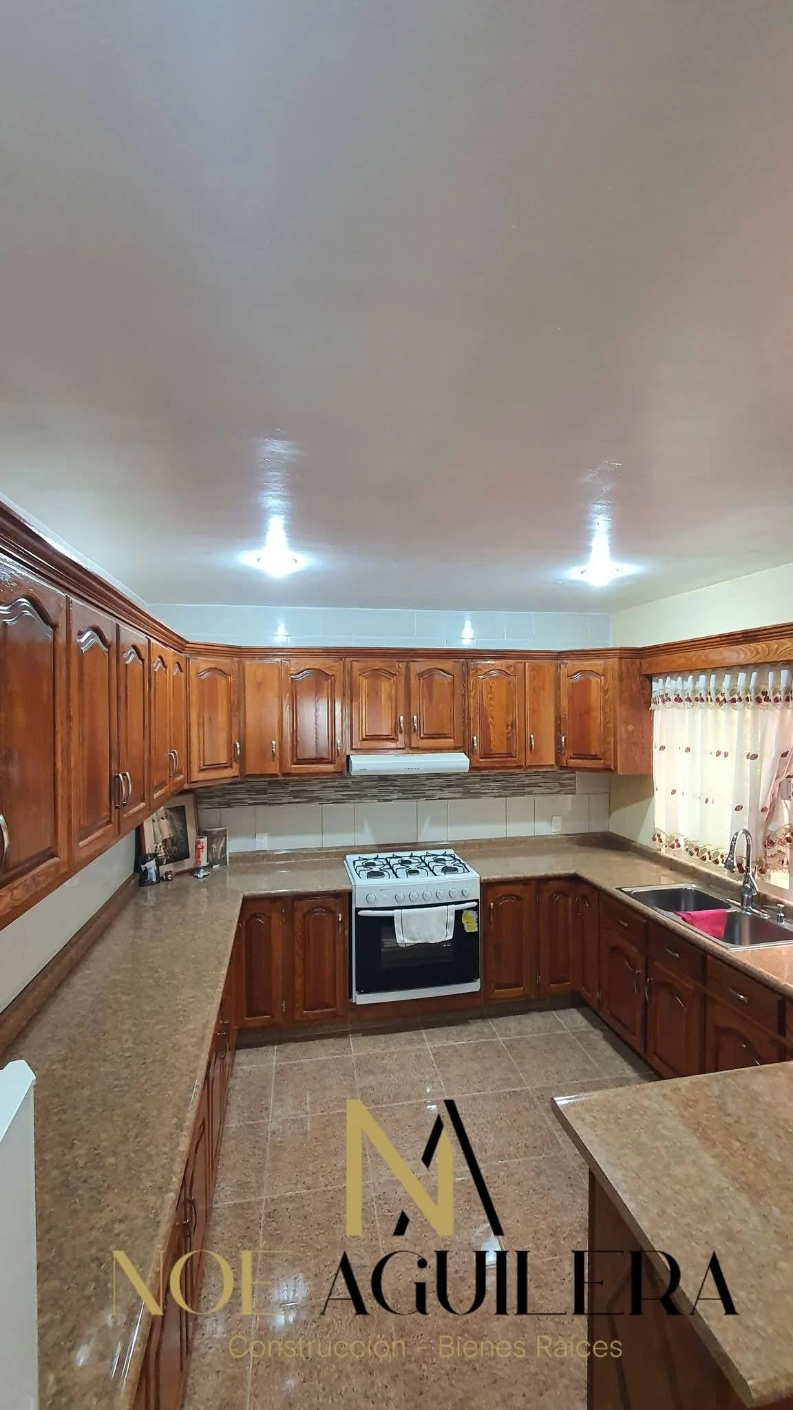 Casa con terraza grande y vista panoramica imagen 17