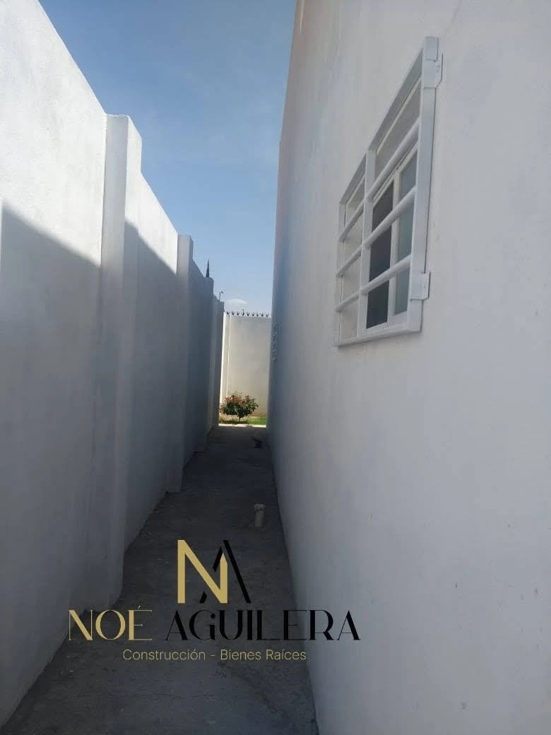 Casa blanca grande y bonita en venta imagen 3