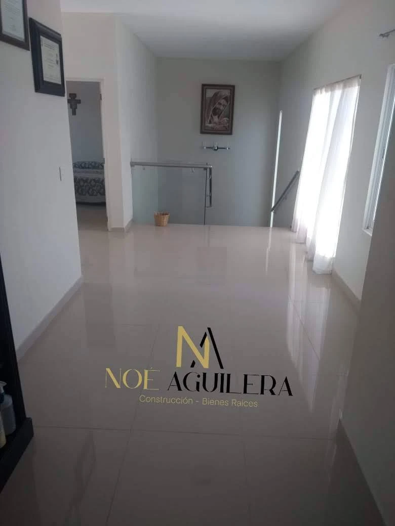 Casa blanca grande y bonita en venta imagen 5