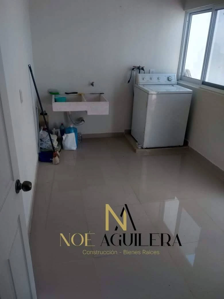 Casa blanca grande y bonita en venta imagen 9