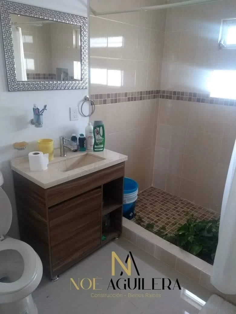 Casa blanca grande y bonita en venta imagen 11