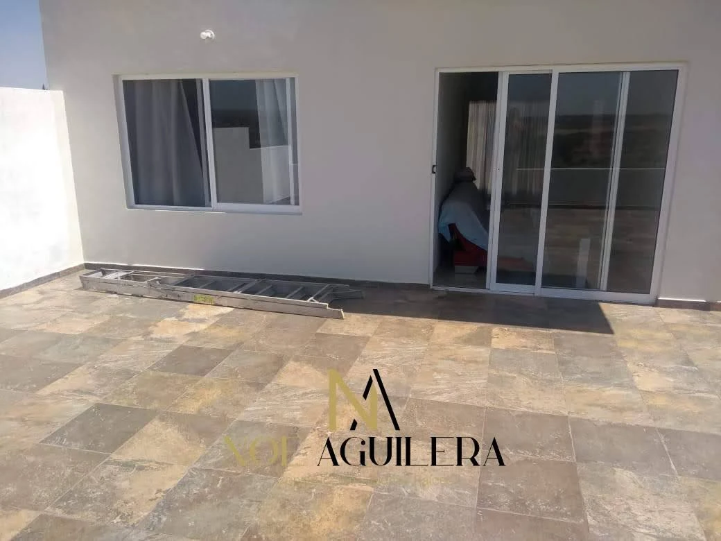 Casa blanca grande y bonita en venta imagen 17