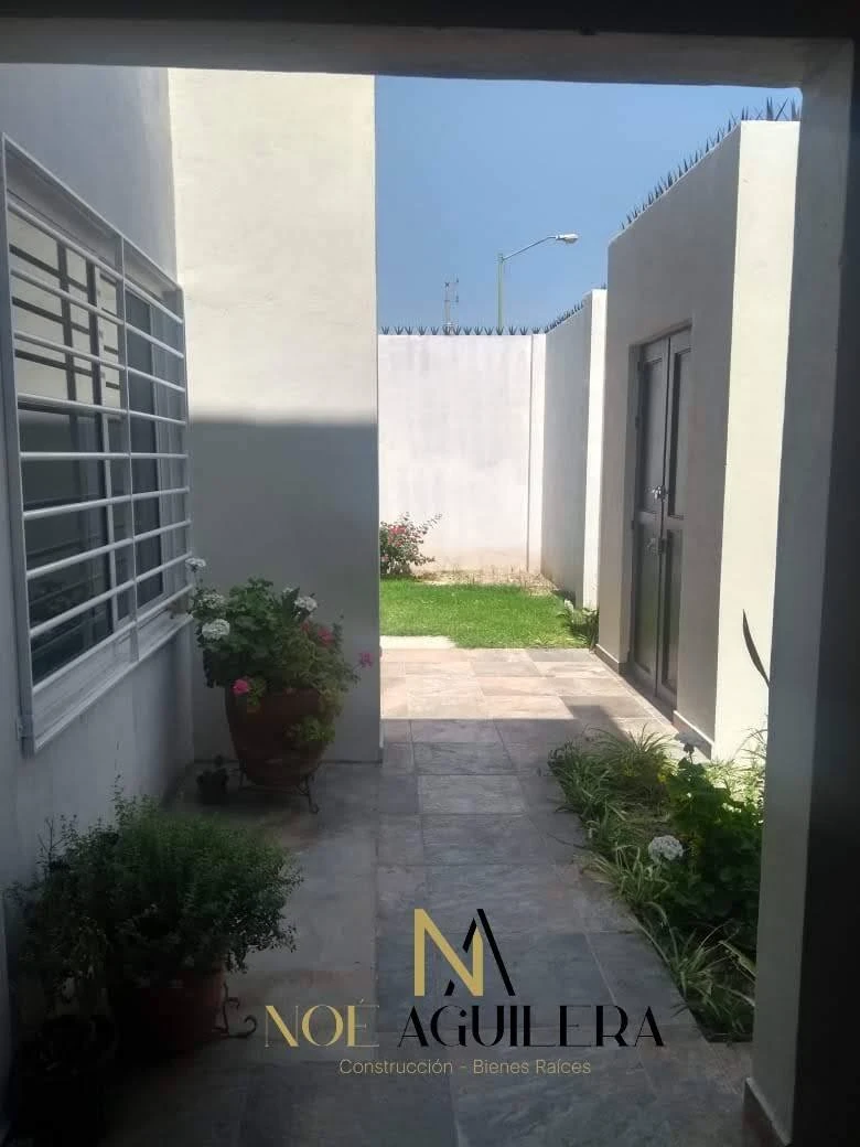 Casa blanca grande y bonita en venta imagen 22