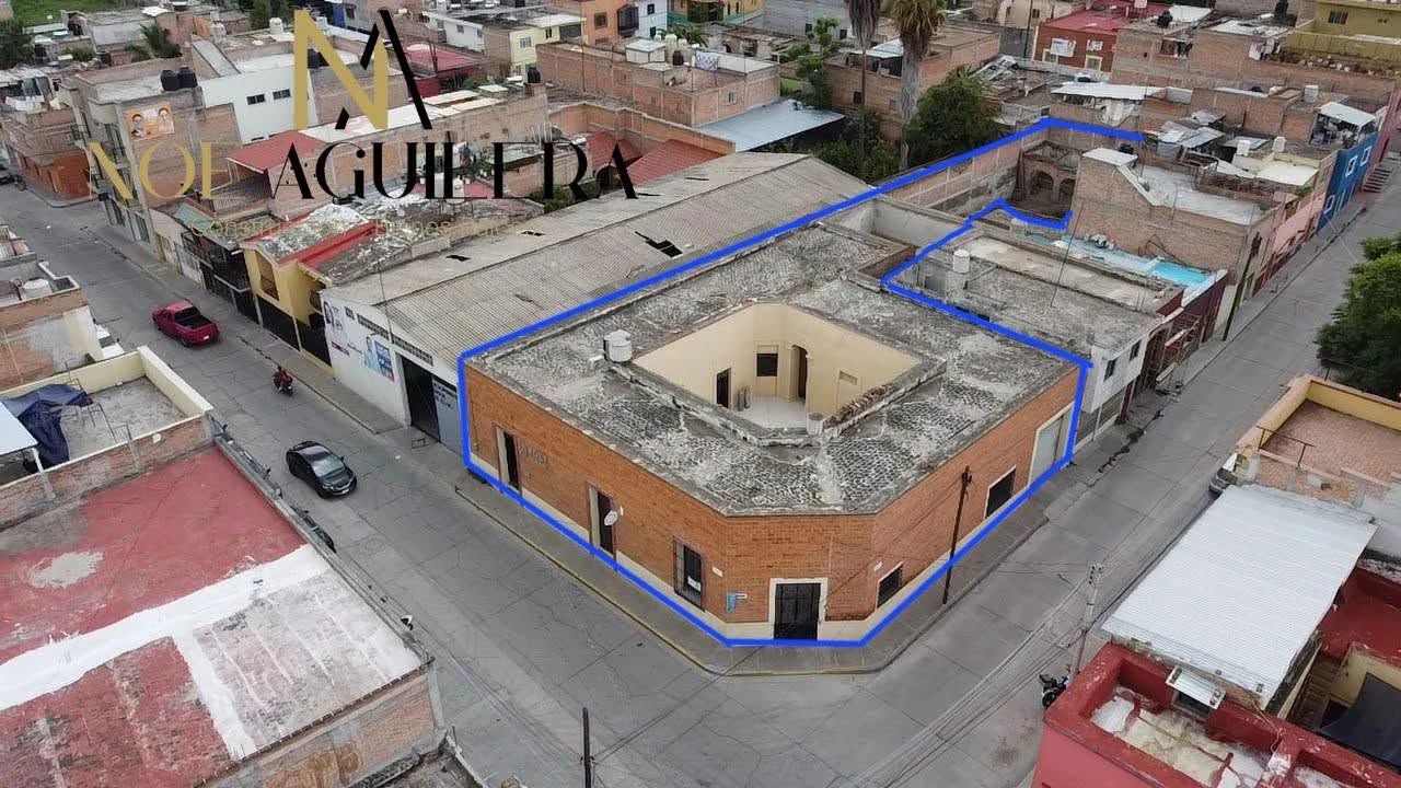 CASA ANTIGUA EN LA MEJOR ESQUINA COMERCIAL